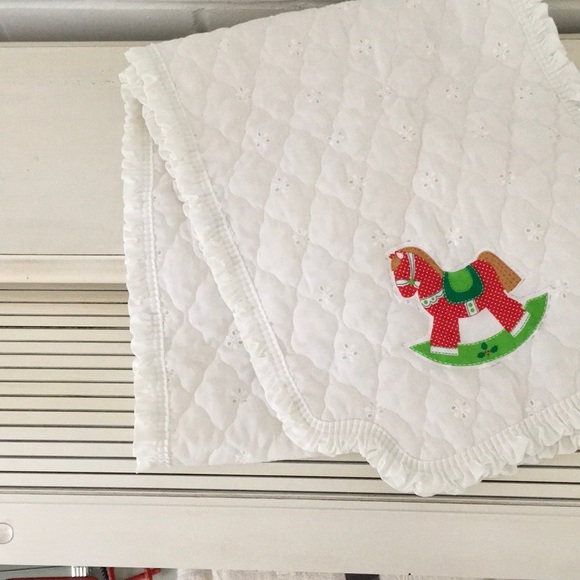 Vintage Diamond Stitch Eyelet Rocking Horse Christmas Table Runner - Picture 2 of 9